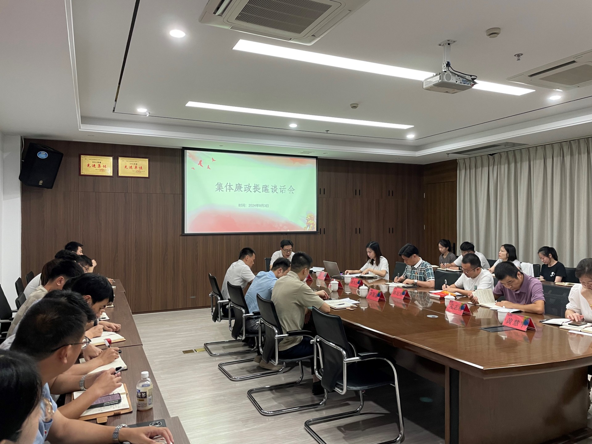 市交投集團(tuán)領(lǐng)導(dǎo)深入市交投物流集團(tuán)市交投勘察設(shè)計(jì)公司開(kāi)展聯(lián)系點(diǎn)工作，葉嵐清拍攝2.jpg
